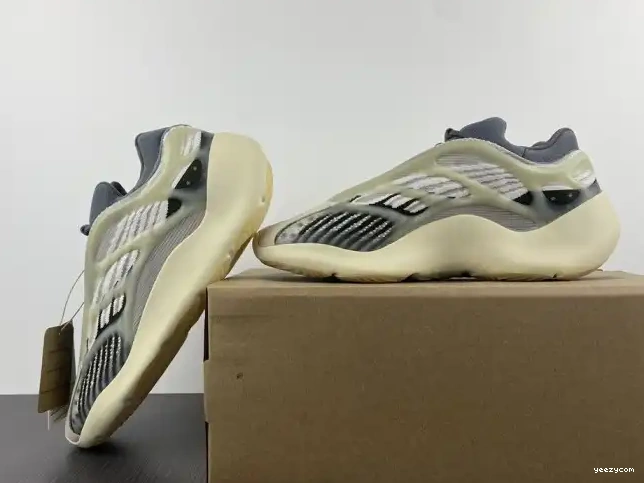 V3 700 Yeezy Fade Salt Adidas ID1674 0705